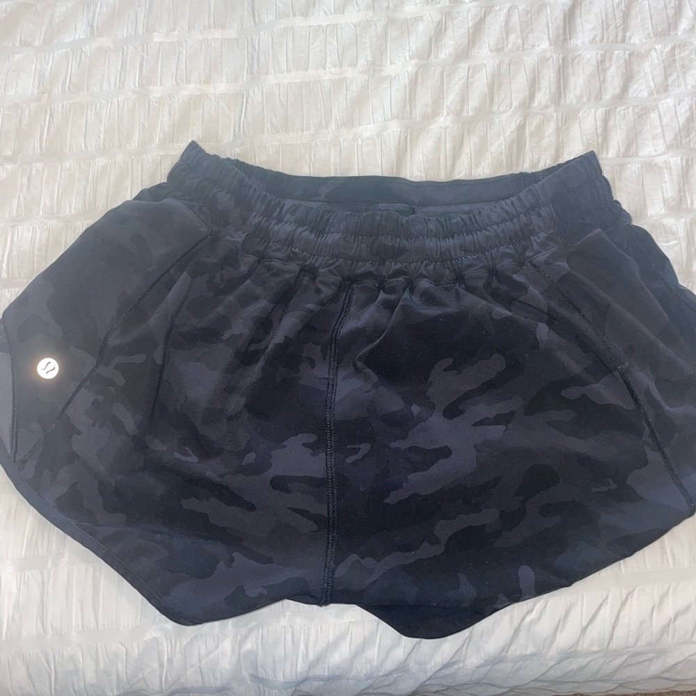 Lululemon hotty hot shorts 2.5 inch